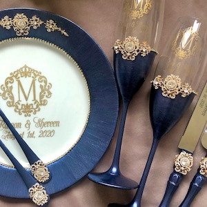 Personalized Glasses Navy Blue Cake Server Knife Forks Plate for the Wedding Cake Navy Blue Wedding Flutes Cake Cutter Set Bride Groom Glass