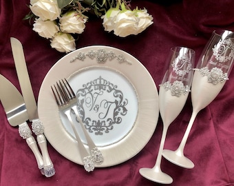 Personalized Glasses White Silver Cake Server Knife Forks Plate for the Wedding Cake Ivory Wedding Flutes Cake Cutter Set Bride Groom Glass
