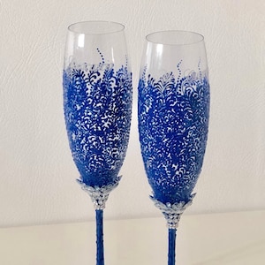 Personalized Wedding Flutes Cake Server Knife Blue Wedding Glasses Blue Wedding Flutes Champagne Flutes Cake Cutting Set Bride Groom Glasses