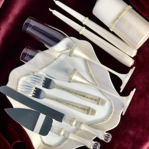Personalized Wedding Glasses and Cake Server Knife White Champagne Flutes Hand Painted Wedding Glasses Cake Cutting Set Rustic Wedding Flute