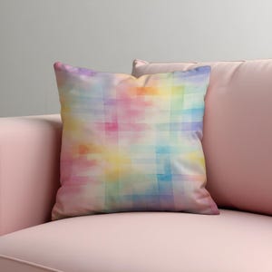 Funda de cojín con diseño de arcoíris pastel, suave funda de cojín con cuadrícula de acuarela, decoración de ensueño para habitación de bebé, sutiles cuadrados degradados.