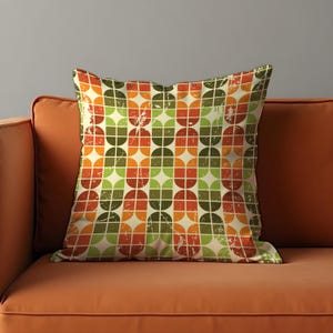 Geometriskt kuddfodral i lantligt mönster, retro 70-tals örngott i jordig orange, eklektisk heminredning