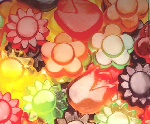 Build a Box - Gummi Flowers Candy - 7 oz Container of Fruity Flower-Shaped Gummies