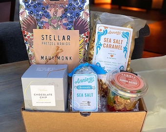 Productos para armar tu caja - APERITIVOS GOURMET - Palomitas de maíz con caramelo y sal marina - Caramelos - Ositos de goma - Trenzas de pretzel - Galletas con chispas de chocolate