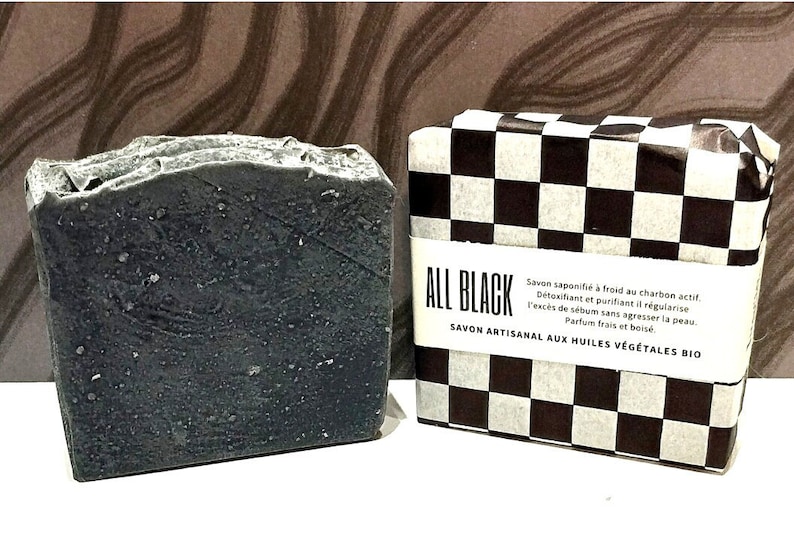 Activated charcoal soap, handmade soap, purifying soap, detoxifying soap. Uni noir