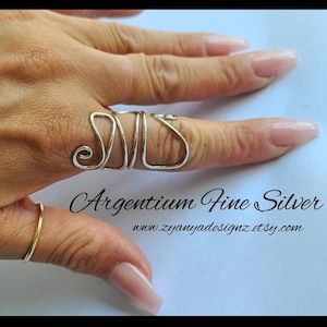Bague pour femme en argent fin ornée. Bague longue avec index. Bijoux ajustables pour elle. Cadeaux d'anniversaire. Bijoux bohèmes minimalistes.
