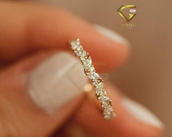 Anillo de boda con diseño de marquesa y detalles redondos, oro macizo, diamante sintético o moissanita.