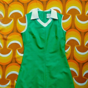 60s–70s Mod A-line Dress by St Michael: Bold Green White Colorblock, Contrast Trim, Pointy V-neck Collar – Space Age Go-Go Swinging Sixties