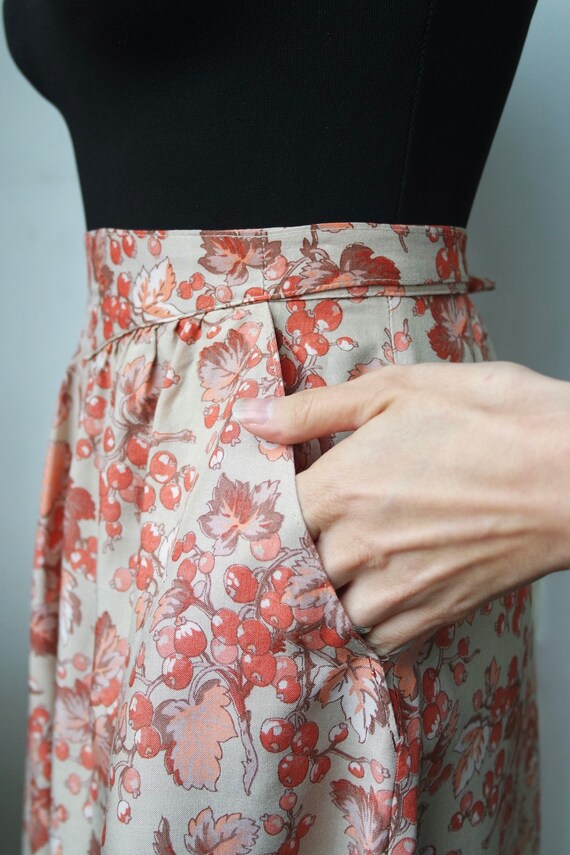 1970s Basque Yoke Botanical Skirt XS Country House Berry Print Tie Belt Pockets Gathered Midi View 5