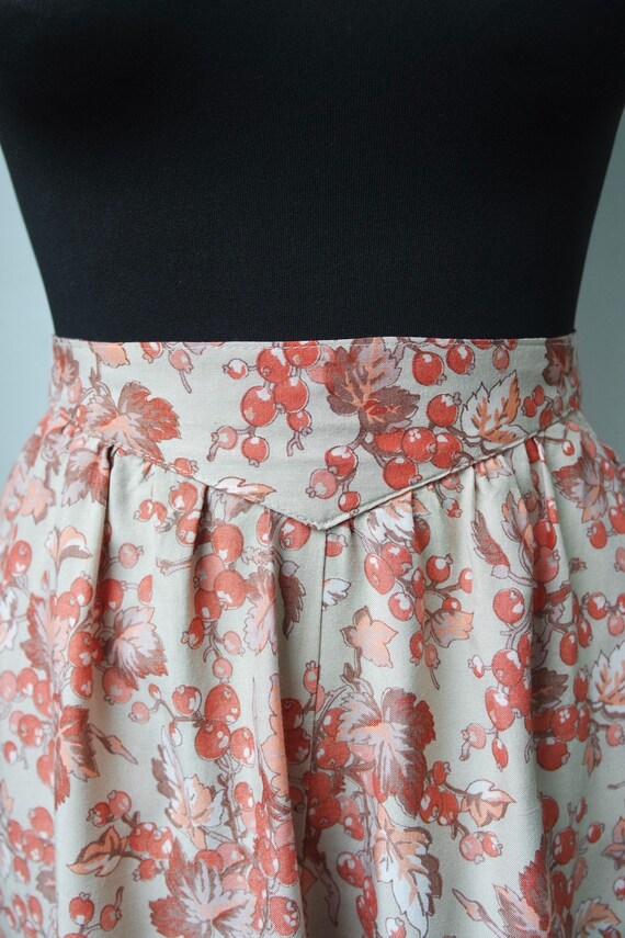 1970s Basque Yoke Botanical Skirt XS Country House Berry Print Tie Belt Pockets Gathered Midi View 6