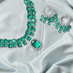 Green Victorian Style Necklace with Earrings-Indian Jewelry-Pakistani Jewelry-Indian Necklace-Sabyasachi Jewelry-Emerald Green Necklace Set