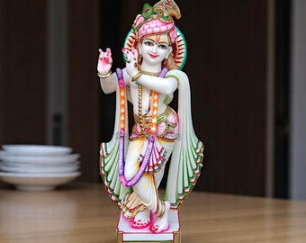 Estatua de Krishna en mármol blanco: Ídolo hindú esculpido a mano para el templo del hogar.