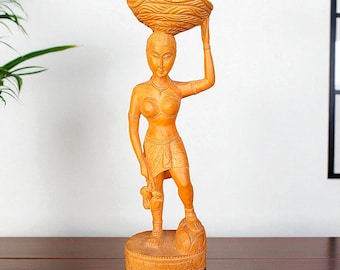 伝統的な女性像 ヴィンテージ 手描きの像 インド彫刻の女性彫刻