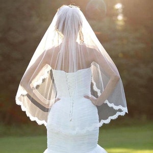 White/Ivory Elegant Bridal Wedding Veil,Short Lace Veil With Comb,With Lace Edge Around