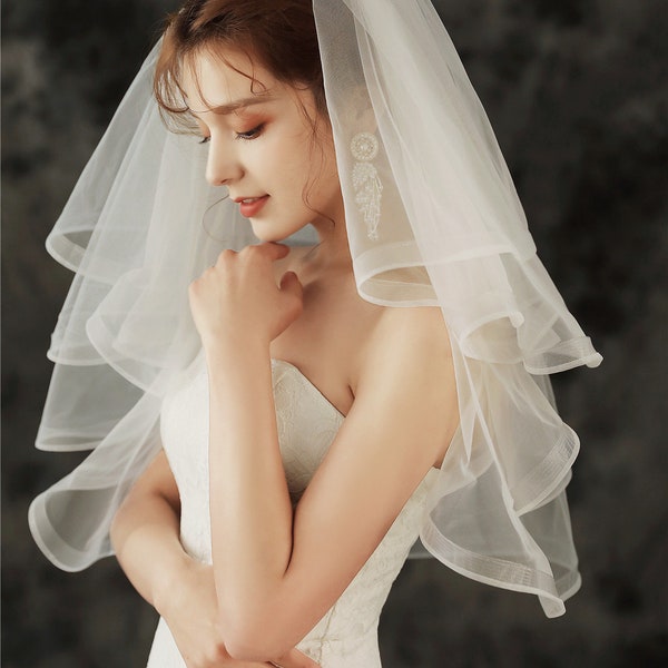 Four Layer Elegant Bridal Wedding Veil, Short Lace Veil With Comb,White/Ivory
