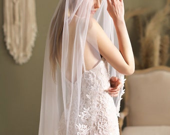 White Elegant Bridal Wedding Veil, Soft Lace Veil With Metal Comb,With Lace Edge Around