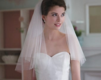 Two Layer Elegant Bridal Wedding Veil, Short Lace Veil With Comb