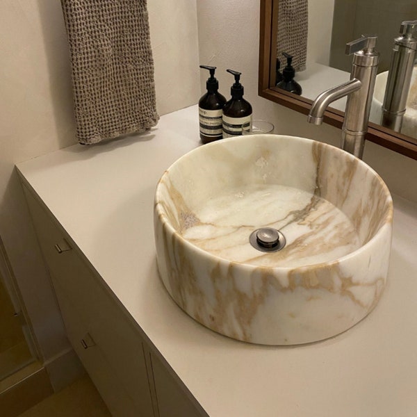 Calacatta Gold Marble Round vessel sink, 100% made in Italy