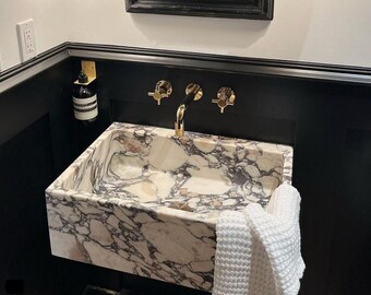 A "carved from a piece" sink in italian marble. Customizable on your  bath dimensions.