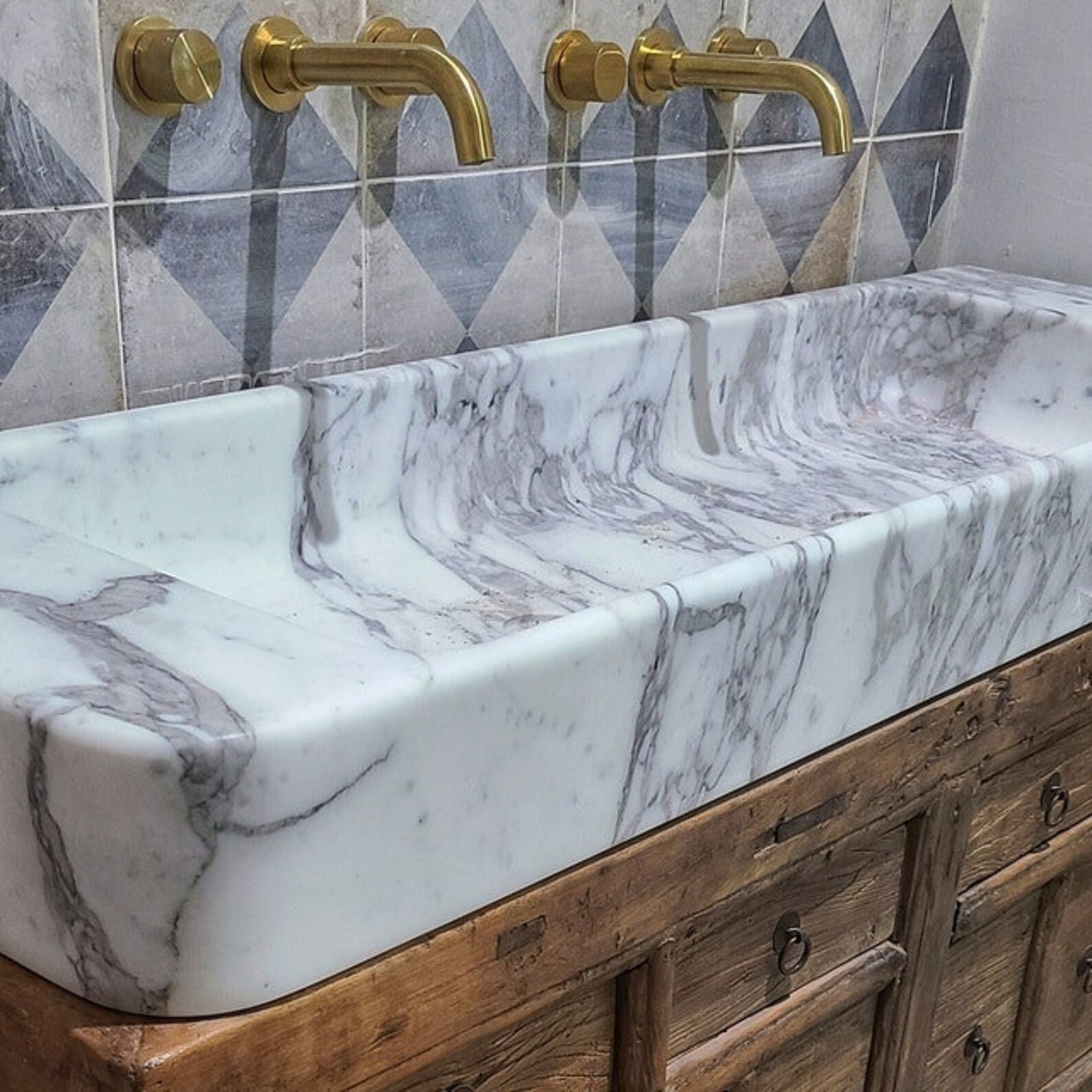 A carved From a Piece Sink in Italian Marble. Etsy Canada