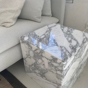 Arabescato Marble side table, 100% made in Italy