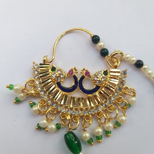 Anillo de nariz de novia de pavo real con cadena: Nath indio bañado en oro, lado izquierdo