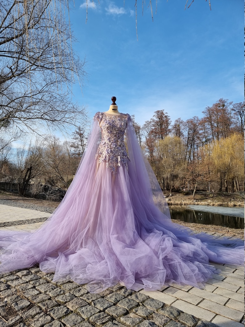 Custom Couture Purple Wedding Gown Iris Tulle Dress with 3D Flowers Beading Lace 画像 6