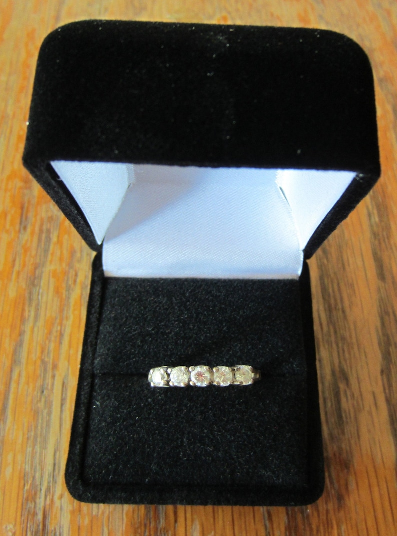 Vintage Signed JED DQ Diamonique 925 Sterling Silver 5 Stone Faux Diamond Cubic Zirconia CZ Rhinestone Promise Engagement Wedding Band Ring
