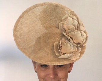 Large fascinator with flowers (PATTI) available in different colours