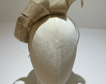 Elegant fascinator (available in different colours). Each one created with a unique pattern of curls and swirls.