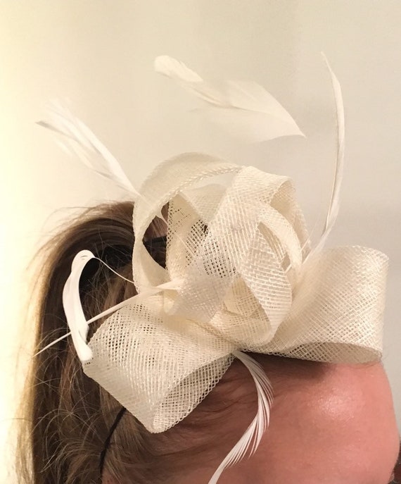 Cream Fascinator With Feathers 