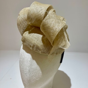 Pale gold/natural/nude fascinator percher hat. Button hat.