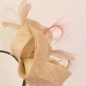 Beige fascinator with pale pink feathers