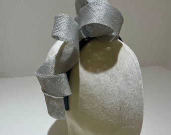 Fascinator in silver grey (India) available in different colours