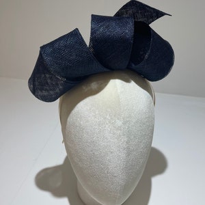 Large fascinator VALENTINA) available in different colours