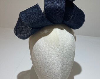 Large fascinator VALENTINA) available in different colours