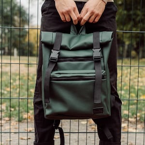 Grüner Roll Top Rucksack, Herren Roll Top, Öko Leder Roll Top, Rolltop Rucksack, Vegan Rucksack, Rucksack für Laptop, Roll Top, Grün