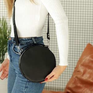 Bolso redondo de piel vegana, pequeño bolso bandolera para mujer, bolso bandolera circular de piel, elegante bolso de uso diario para mujer, regalo de cumpleaños