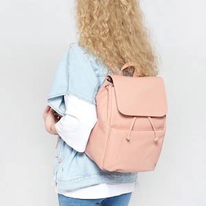 Rosa Rucksack aus Öko-Leder, Damen Rucksack, Laptoprucksack, Notebookrucksack, handgemachter Rucksack. Kundenspezifisches