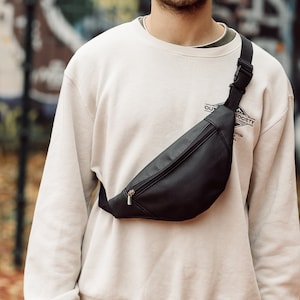 Fanny pack, Men Fanny pack, Hip Bag, Bum bag, Belt bag, Waist bag, Free hands bag, Handmad bag, Black bag, Black Fanny pack. bag for men zdjęcie 1