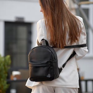 Öko Leder Rucksack Damen, Frauen Rucksack, schwarzer Rucksack, schwarze Schultertasche, Frauen Messenger Rucksack, kleiner Rucksack, City Rucksack