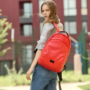 Rugzak voor dames, stijlvolle rode eco-leren tas, lichtgewicht reis- en werkrugzak, casual schoudertas, cadeau voor haar