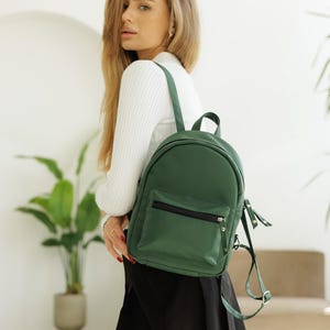 Petit sac de travail, sac à dos vert, sac à dos pour enseignant, sac à dos en cuir végétalien pour femme, sac à dos de travail pour cadeau d'anniversaire de soeur