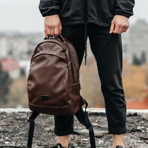 Brauner Rucksack, Herrenrucksack, Öko-Lederrucksack, Rucksack für Laptop, Sonderanfertigung, Stadtrucksack, Rucksack für Herren