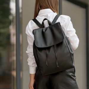 Rucksack Frau Rucksack, City Rucksack Vegan Leder, Arbeitsrucksack für Frau, College Rucksack College Essentials, Geburtstagsgeschenk