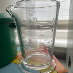 Vintage Half Pint Photo Darkroom Film Developing Beaker with Pour Spout