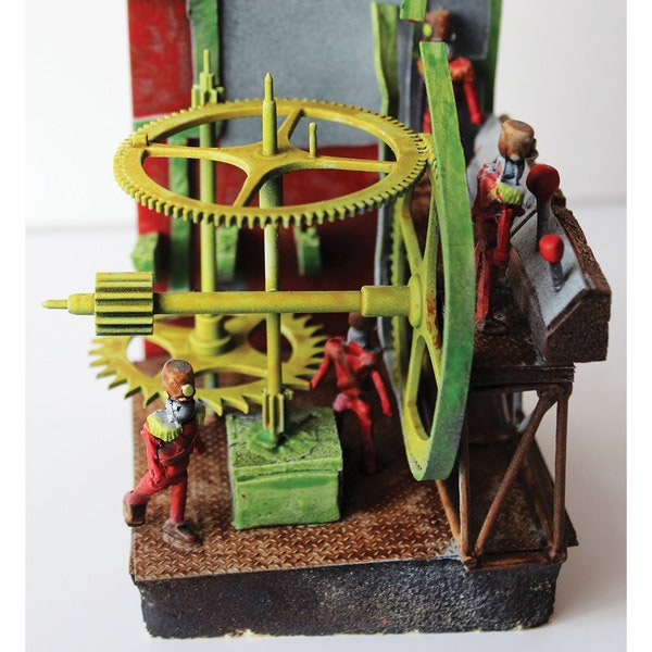 Diorama miniature d'une usine de jouets géré par des soldats de bois.