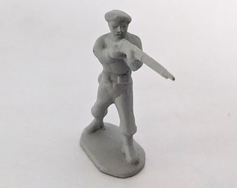 Soldato di piombo in miniatura con fucile e berretto - Seconda guerra mondiale