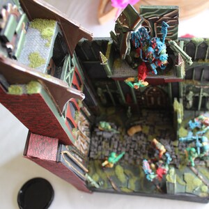 Set che rappresenta un edificio futuristico per giochi da tavolo come Warhammer immagine 6