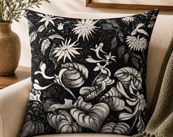 Funda de cojín negra con estampado floral, decoración botánica monocromática, estampado botánico vintage.